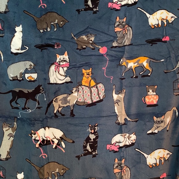 Vera Bradley ~CAT'S MEOW~ Plush Fleece Throw Blanket Blue Background NWT 80x50 - Picture 7 of 12